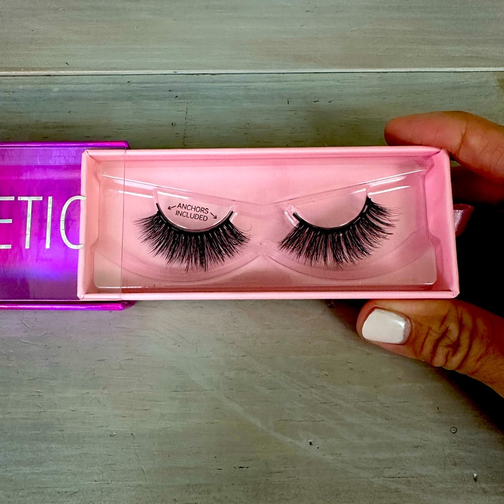 Glamnetic magnetic lashes (NIB) never worn.